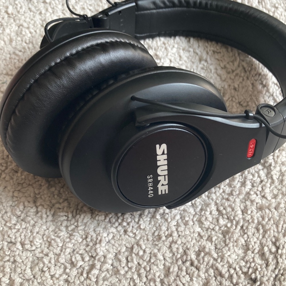 Shure SRH440A Studio Headphones